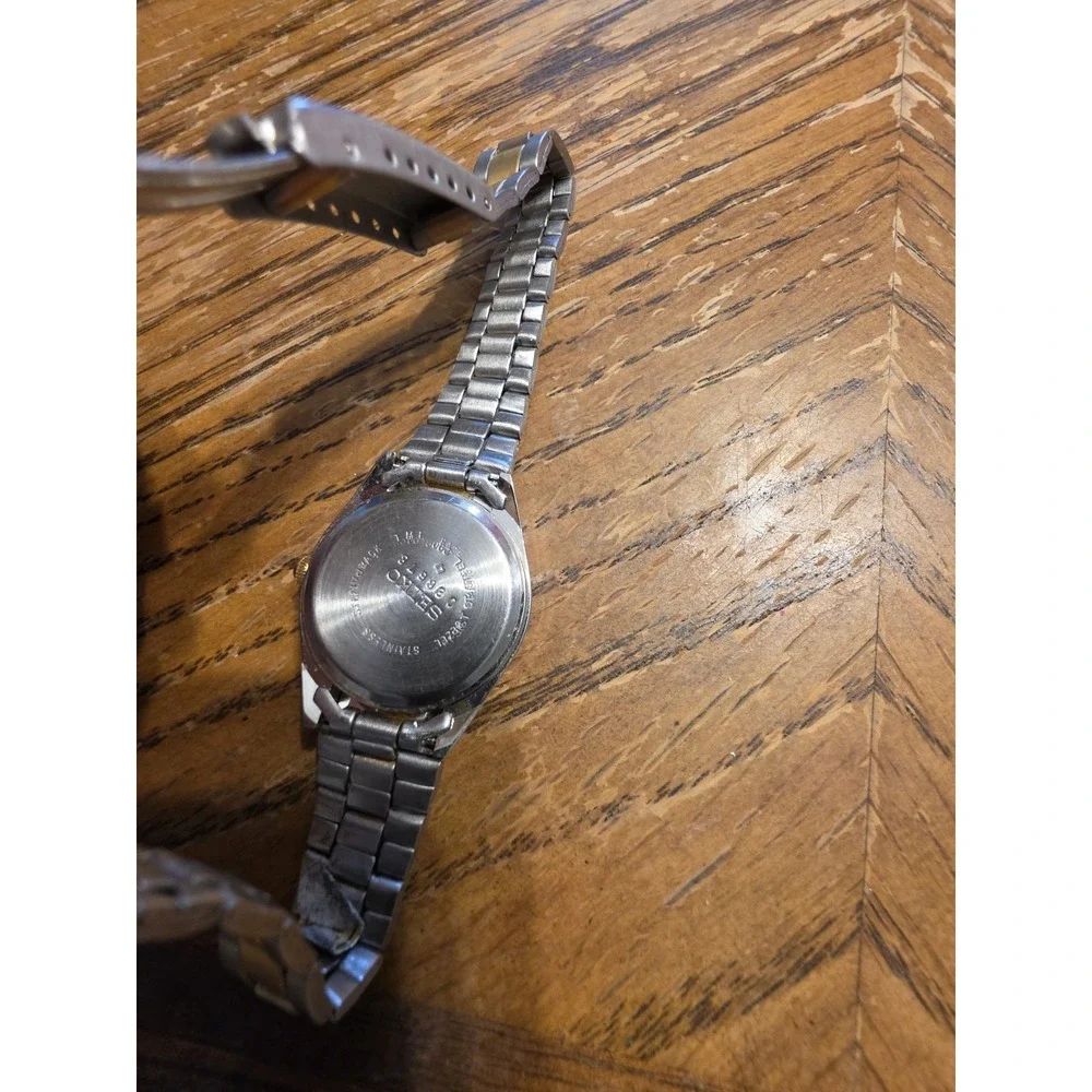 Seiko Women's watch 2 Toned New Battery Gold Face